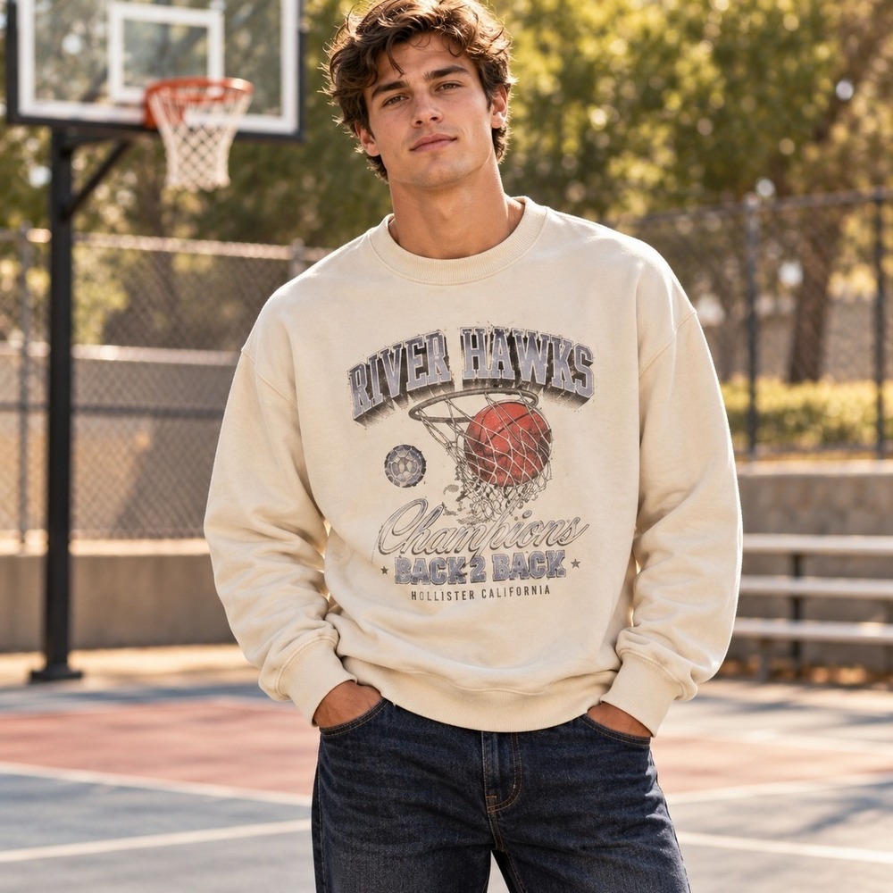 Hollister Mens River Hawks Basketball Graphic Crewneck Sweatshirt Cream XS